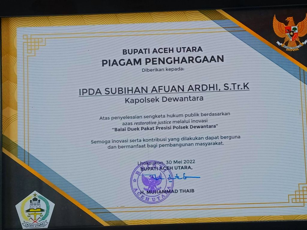 Kapolsek Dewantara Terima Penghargaan dari Bupati Aceh Utara “Prakarsai Balai Duek Pakat Presisi”